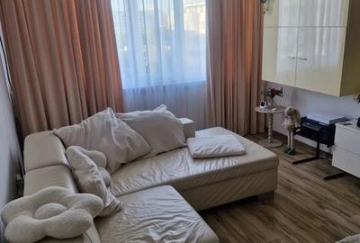 Apartament cu 3 camere semidecomandat în 1 Decembrie 1918