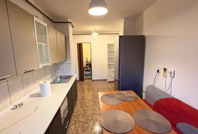 Apartament cu 4 camere în Tineretului