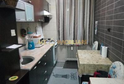 Apartament cu 3 camere decomandat, mobilat în Tei
