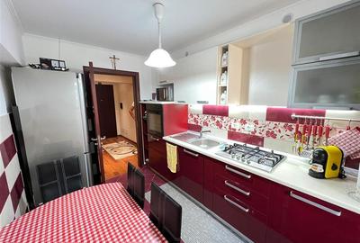 Apartament cu 3 camere decomandat, mobilat în Central