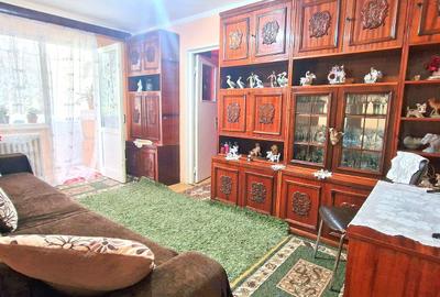Apartament cu 3 camere semidecomandat în Km 4-5