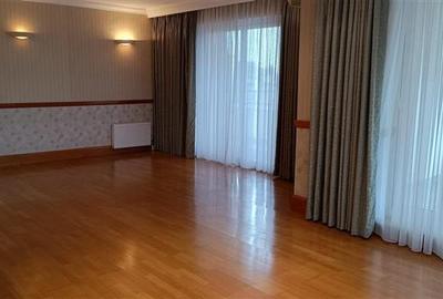 Apartament cu 3 camere decomandat în Dorobanți