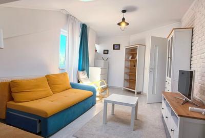 Apartament cu 2 camere decomandat, mobilat în P-ța Victoriei