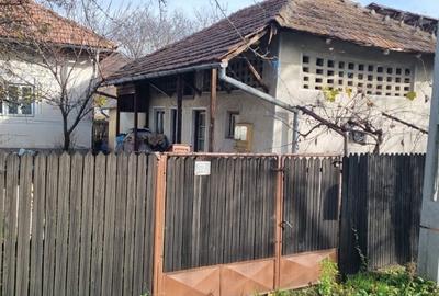 Vând casă cu teren și curte în centrul Călinești - 3