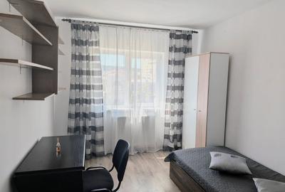 Apartament cu 4 camere decomandat în Gară