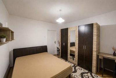 Apartament cu 3 camere semidecomandat, mobilat în Central