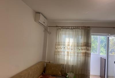 Apartament cu 3 camere semidecomandat în Ștefan cel Mare