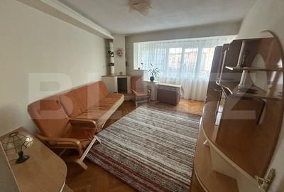 Apartament cu 3 camere decomandat, mobilat în Cetate