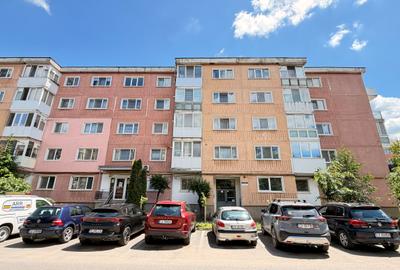 Apartament cu 3 camere semidecomandat în Semicentral