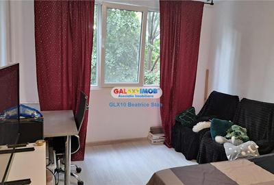 Apartament cu 3 camere decomandat în Drumul Taberei