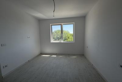 DEZVOLTATOR, 3 CAMERE LA ASFALT, GIROC - 5