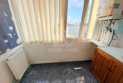 Vânzare apartament 2 camere, etaj 3 , Zona 9 Mai - 6