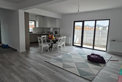 Casă individuală cu 5 camere în Central