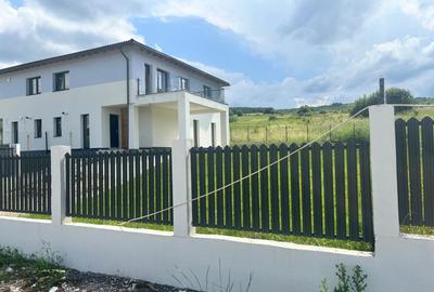 Duplex construit la standarde înalte de calitate la intrare in Corusu - 5