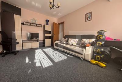 Apartament cu 2 camere semidecomandat, mobilat în Micro 4