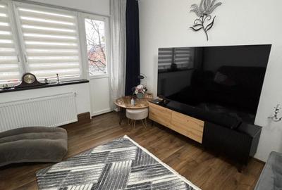 Apartament cu 3 camere decomandat, mobilat în Central