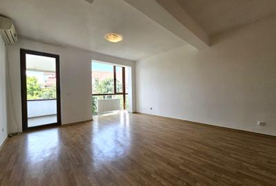 Apartament 4 camere / vila / Giulesti / Intr. Pinului / curte 54 mp / comision 0 - 2