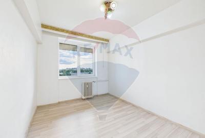 Apartament cu 3 camere decomandat în Giurgiului