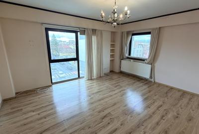 Apartament cu 3 camere în Calea Dumbrăvii