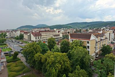 APARTAMENT ULTRACENTRAL,FINISAT,MOBILAT SI UTILAT CU PANORAMA SUPERBA - 12