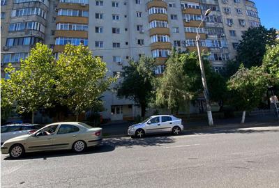 Apartament cu 4 camere semidecomandat, mobilat în Sebastian
