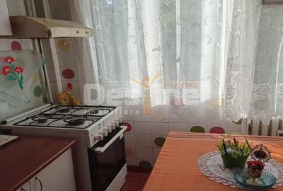 Apartament cu 3 camere semidecomandat, mobilat în Drumul Taberei