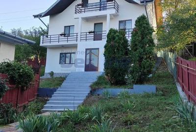 Casă individuală cu 4 camere în Bucium