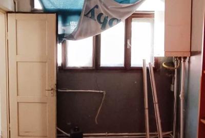 Proprietate cu 2 hale si casa la inchiriat,teren 1350mp - 12