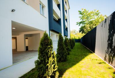 Apartament cu 3 camere semidecomandat în Berceni