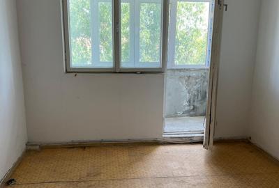 Apartament 3 camere semidecomandat, Valea Călugărească – de renovat - 3