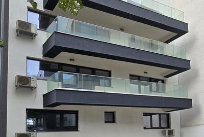 Apartament cu 3 camere decomandat în Polonă
