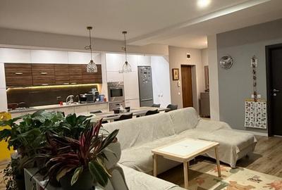 Apartament cu 3 camere semidecomandat, mobilat în Florești
