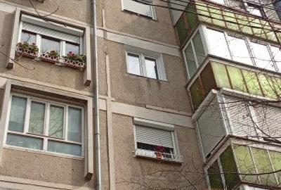 Apartament cu 3 camere decomandat în Nufărul