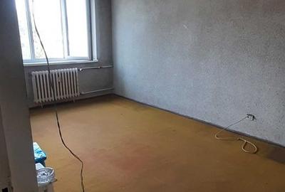 Apartament cu 3 camere decomandat în Titan