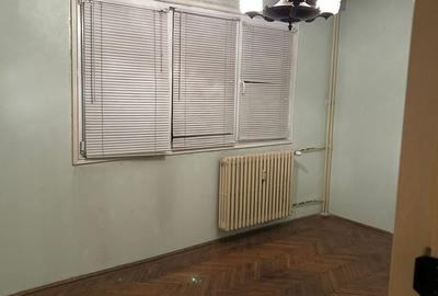 Apartament cu 3 camere semidecomandat în Titan