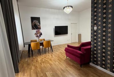 Apartament cu 3 camere semidecomandat, mobilat în Universitate