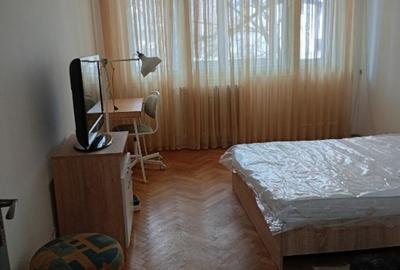 Garsonieră decomandată în P-ța Romană