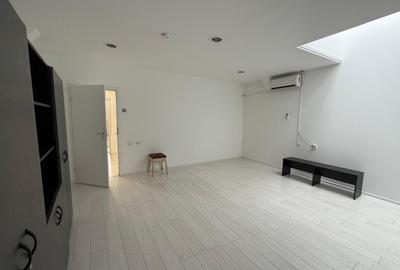 Birou, de 72.00 mp, în Central