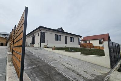Casă individuală cu 4 camere în Corușu