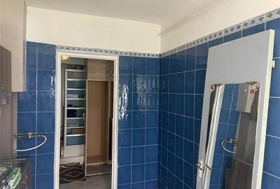 Apartament 2 camere ,etaj 1 din 4 , 54 mp, zona Inspectoratul Scolar, decomandat - 8