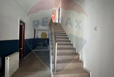 Pensiune/Casă cu 18 camere de vânzare în Campulung Moldovenesc - 11