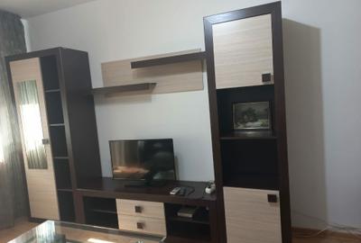 Apartament cu 2 camere decomandat în Casa de Cultură
