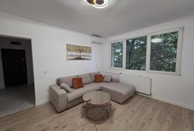 Apartament cu 3 camere semidecomandat în Bucur Obor