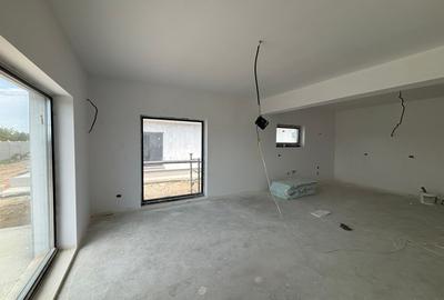 Casă individuală cu 4 camere în Tunari