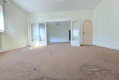 Apartament cu 4 camere în Armeneasca