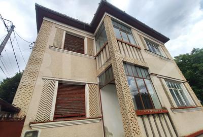 Casă individuală cu 4 camere în Est