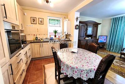 Apartament cu 3 camere decomandat în Valea Borcutului
