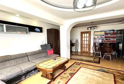 Casă cu 6 camere în Vatra Luminoasă