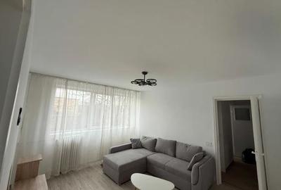 Apartament cu 3 camere semidecomandat, mobilat în Ștefan cel Mare