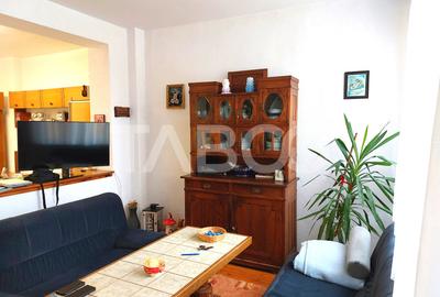 Casa si curte pretabila pentru 2 familii 980 mp teren liber Cisnadie - 4